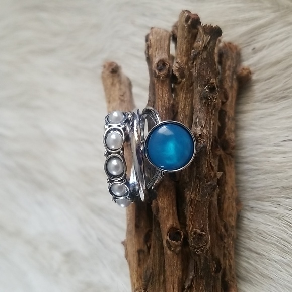 Blue Solitaire Ring - Picture 4 of 8